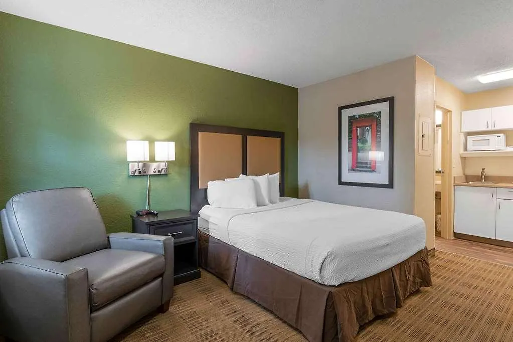 Extended Stay America Suites - Louisville - Dutchman Hotel